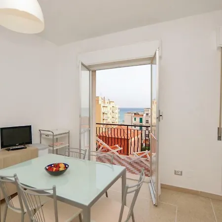 Sogliola Apartman *